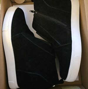 Like New! Steve Madden Ladies Wedge Sneakers